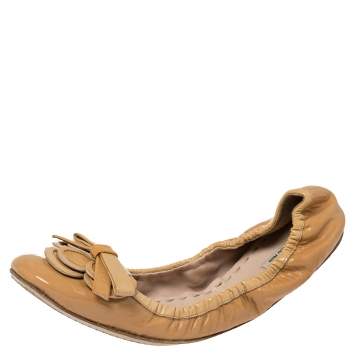 Pre Owned Miu Miu Beige Patent Leather Scrunch Ballet Flats Size 41