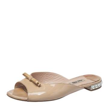 Pre Owned Miu Miu Beige Patent Leather Bow Crystal Embellished Heel Flat Slides Size 36.5