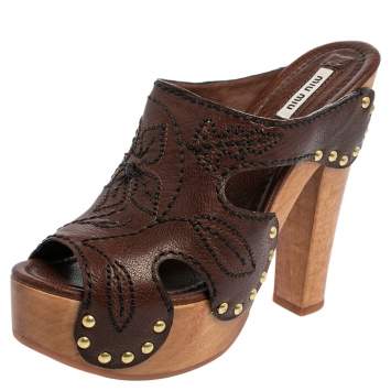 مملوكة مسبقًا Miu Miu Brown Leather Mules Block Heel Sandals Size 39