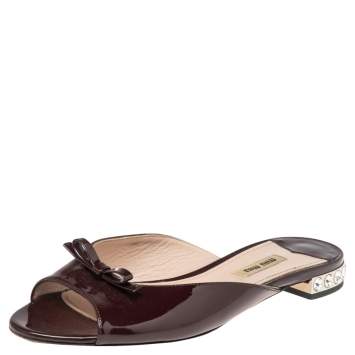 Pre Owned Miu Miu Burgundy Patent Leather Crystal Embellished Bow Slide Flats Size 37.5