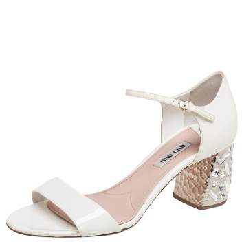 مملوكة مسبقًا Miu Miu White Patent Leather Crystal Embellished Heel Sandals Size 37