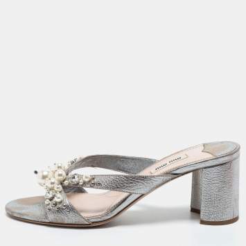 Pre Owned Miu Miu Silver Leather Crystal And Pearl Embellished Slide Sandals Size 40