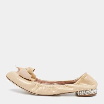 Pre Owned Miu Miu Beige/Gold Patent Leather Bow Detail Crystal Embellished Heel Scrunch Ballet Flats Size 36.5
