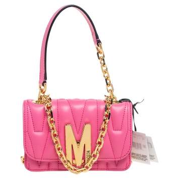 مملوكة مسبقًا Moschino Pink Quilted Leather M Logo Crossbody Bag