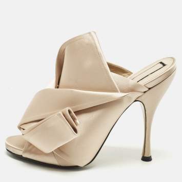 Pre Owned صندل سلايد إن 21 ساتان بيج بعقدة مقاس 39