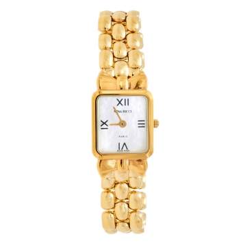 Pre Owned Nina Ricci Mother of Pearl Gold Plated Stainless Steel D950 Women's Wristwatch 18 mm