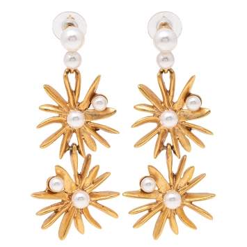 Pre Owned Oscar De La Renta Classic Faux Pearl Gold Tone Metal Starburst Drop Earrings