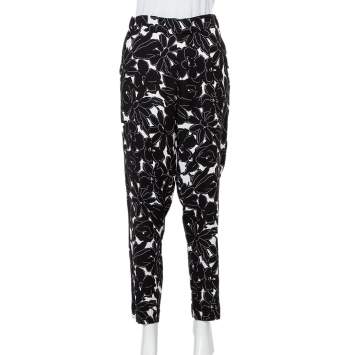 Pre Owned Oscar de la Renta Monochrome Floral Printed Silk Tapered Leg Pants M