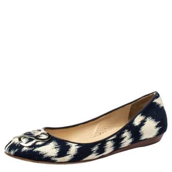 Pre Owned Oscar de la Renta Navy Blue/White Printed Canvas Embellished Ballets Flats Size 38.5