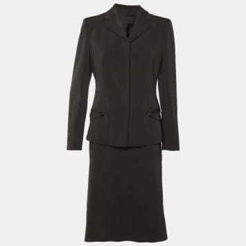 مملوكة مسبقًا طقم جاكيت كريب وتنانير ميدي برادا عتيق باللون الأسود مقاس كبير