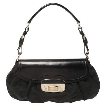 مملوكة مسبقًا Prada Black Nylon and Leather Flap Hobo