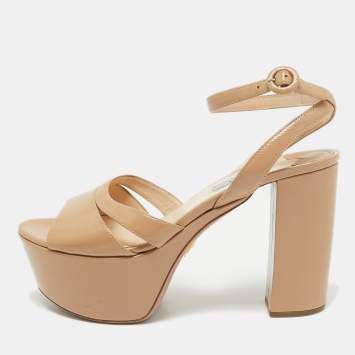 مملوكة مسبقًا Prada Beige Patent Leather Ankle Strap Sandals Size 39