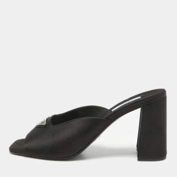 مملوكة مسبقًا Prada Black Satin Logo Plaque Block Heel Slide Sandals Size 39.5