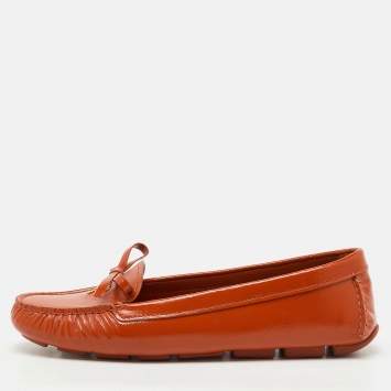 مملوكة مسبقًا Prada Orange Patent Leather Bow Slip On Loafers Size 38.5