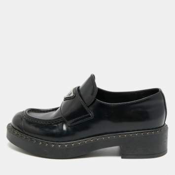 مملوكة مسبقًا Prada Triangle Logo Size 35.5 Black Leather Slip On Loafers