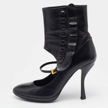 مملوكة مسبقًا Prada Black Leather Ankle Boots Size 39