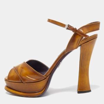 مملوكة مسبقًا Prada Two Tone Cross Strap Leather Peep Toe Platform Ankle Strap Sandals Size 38.5