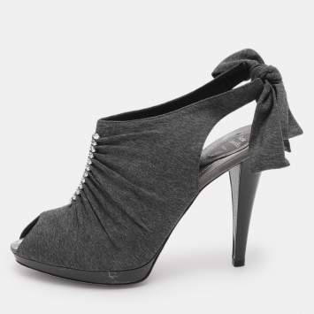 مملوكة مسبقًا René Caovilla Crystal Embellished Size 41 Grey Knit Fabric Booties