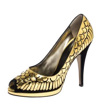Pre Owned Roberto Cavalli Gold/Black Suede Leather Fish Scale Peep Toe Platform Pumps Size 40