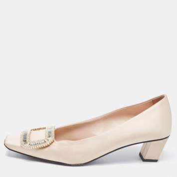 Pre Owned Roger Vivier Beige Satin Crystal Embellished Pointed Toe Pumps Size 37.5