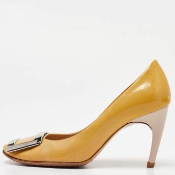 Pre Owned Roger Vivier Beige Patent Leather Metal Logo Round toe Pumps Size 35