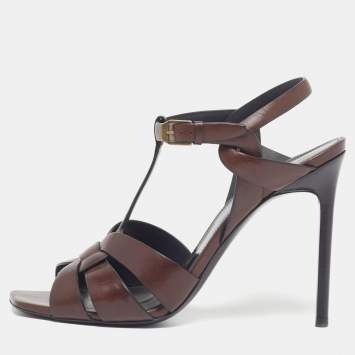 مملوكة مسبقًا صندل سان لوران تريبيوت جلد بني داكن بحزام للكاحل مقاس 40