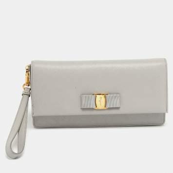 Pre Owned Salvatore Ferragamo Grey Leather Camy Wristlet Clutch