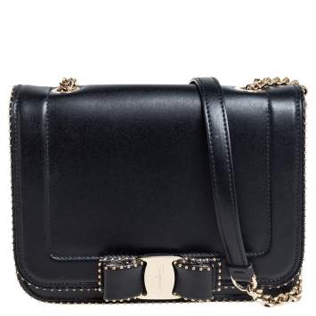 Pre Owned Salvatore Ferragamo Black Leather Vara RW Flap Shoulder Bag
