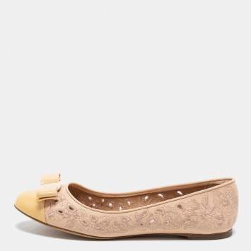 Pre Owned Salvatore Ferragamo Beige Leather and Patent Leather Vara Bow Ballet Flats Size 40.5 