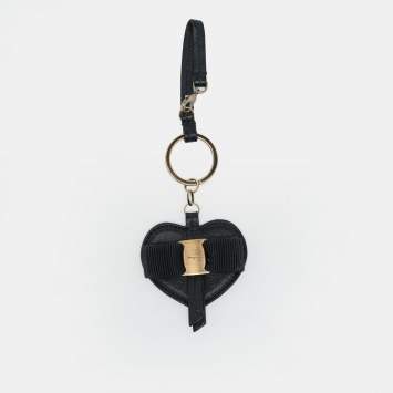 مملوكة مسبقًا Salvatore Ferragamo Heart Bow Key Holder Black Leather