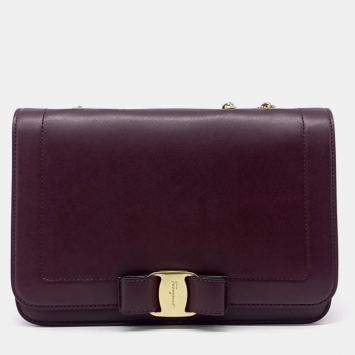 Pre Owned Salvatore Ferragamo Burgundy Leather Vara shoulder bag