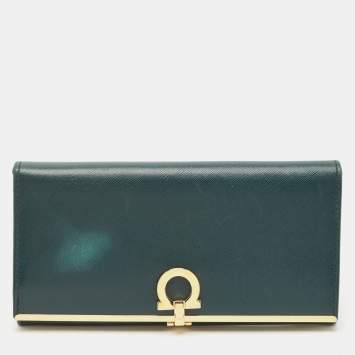 Pre Owned Salvatore Ferragamo Green Leather Gancio Clasp Continental Wallet