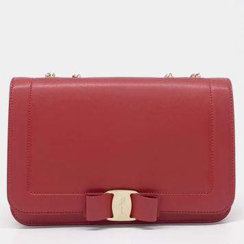 مملوكة مسبقًا Salvatore Ferragamo Red Leather Vara shoulder bag