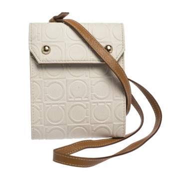 مملوكة مسبقًا Salvatore Ferragamo White/Brown Gancini Embossed Leather Wallet Bag