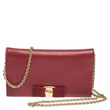 مملوكة مسبقًا Salvatore Ferragamo Red Leather Vara Bow Wallet on Chain