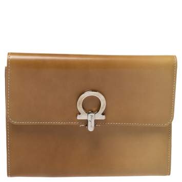Pre Owned Salvatore Ferragamo Cream Leather Small Gancio Flap Clutch