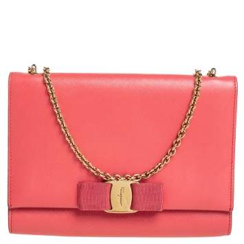 Pre Owned Salvatore Ferragamo Peach Leather Vara Bow Chain Clutch
