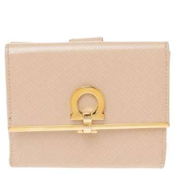 Pre Owned Salvatore Ferragamo Beige Leather Gancini Clip Compact Wallet