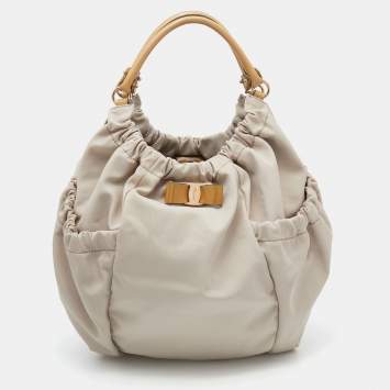مملوكة مسبقًا Salvatore Ferragamo Beige Nylon and Patent Leather Hobo