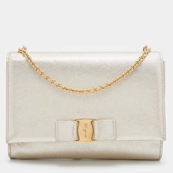 Pre Owned Salvatore Ferragamo Gold Leather Vara Bow Chain Clutch