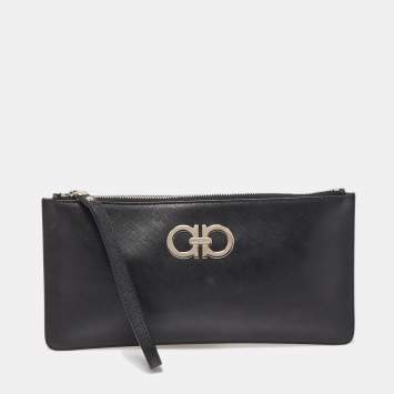 مملوكة مسبقًا Salvatore Ferragamo Black Leather Gancio Wristlet Zip Pouch