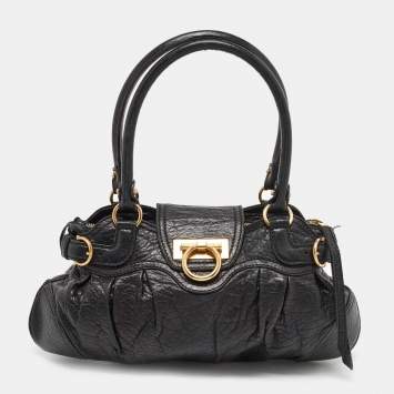 مملوكة مسبقًا Salvatore Ferregamo Black Crinkled Leather Marisa Satchel