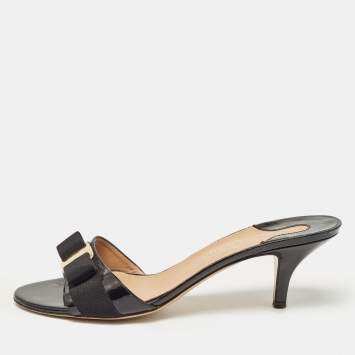 Pre Owned Salvatore Ferragamo Black Patent Leather Glory Bow Slide Sandals Size 40.5