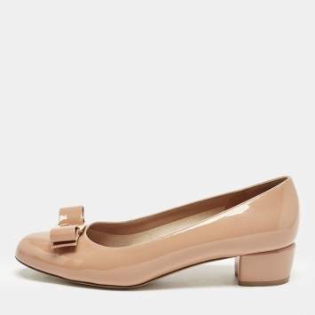 Salvatore Ferragamo Beige Patent Leather Vara Bow Pumps Size 37.5