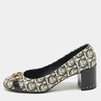 Pre Owned Salvatore Ferragamo Grey/Beige Gancini Canvas Garda Pumps Size 40.5