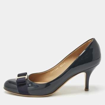 Salvatore Ferragamo Navy Blue Patent Leather Vara Bow Pumps Size 39