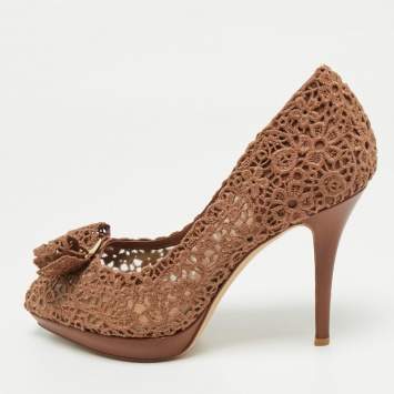 Pre Owned Salvatore Ferragamo Brown Lace Bonita Platform Peep Toe Pumps Size 38.5