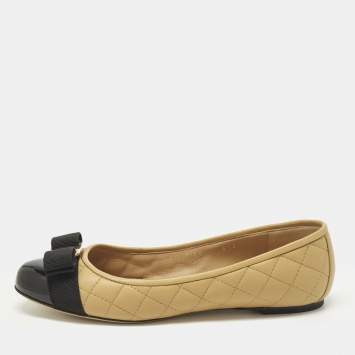 Pre Owned Salvatore Ferragamo Varina Size 37 Beige/Black Leather and Patent Leather Ballet Flats