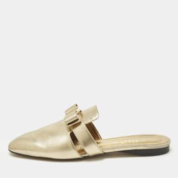 Pre Owned Salvatore Ferragamo Briza Size 38.5 Gold Leather Flat Mules