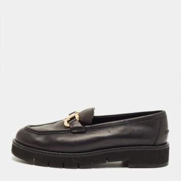 مملوكة مسبقًا Salvatore Ferragamo Gancini Size 39.5 Black Leather Loafers
